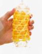 Photo de prise en mains du Tenga Masturbateur réutilisable Arte Wave - Tenga