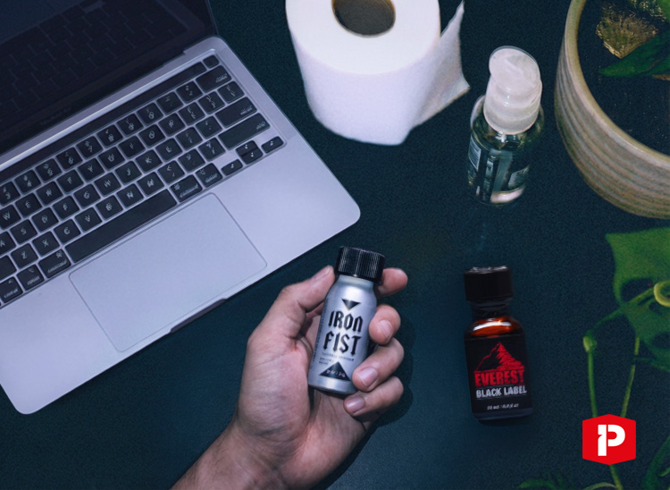 Popperbate poppers avec ordinateur et vidéo érotique