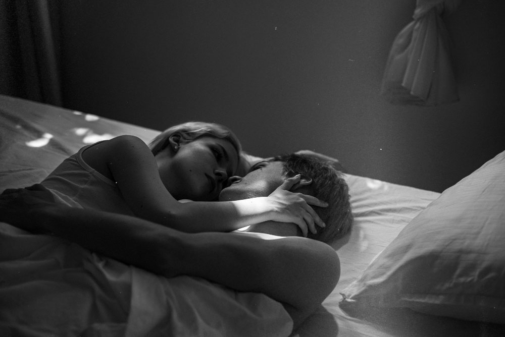 Couple lit amour poppers