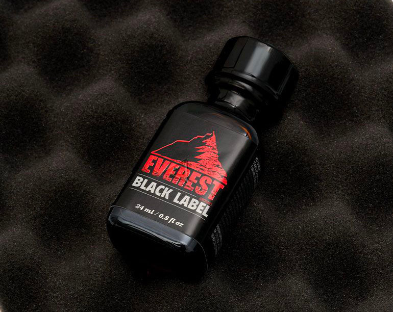 Flacon de poppers protégée avec mousse dans le colis