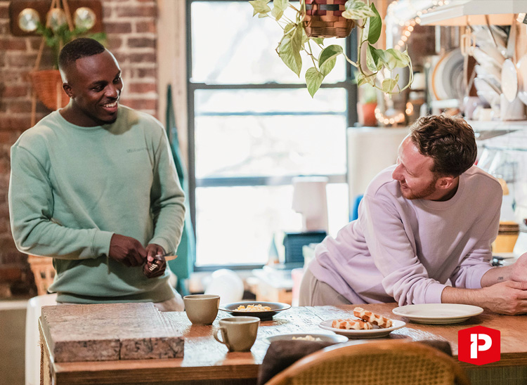 Homme qui cuisine sainement pour prendre soin de leur prostate