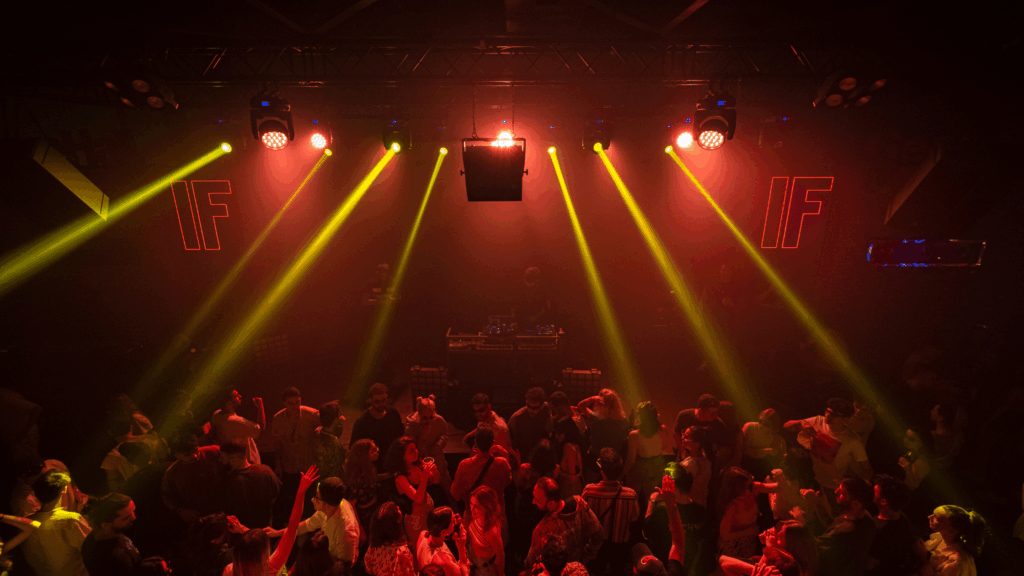 Soirée en boite de nuit avec du poppers